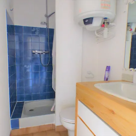 Daire 2p Pour 4 A Bormes-les-mimosas, Proche Et Commerces, Parking Privatif - Fr-1-251-822 *